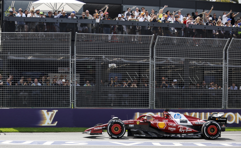 索伯车队鏖战哈斯车队,皮亚斯特里统治全场 索伯车队鏖战哈斯车队,皮亚斯特里统治全场